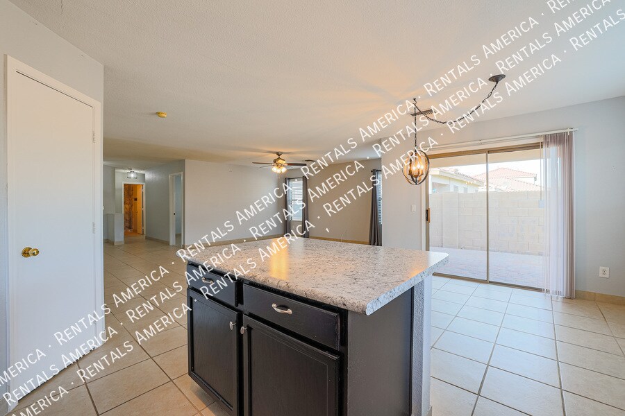 Building Photo - 1324 S Mosley Ct