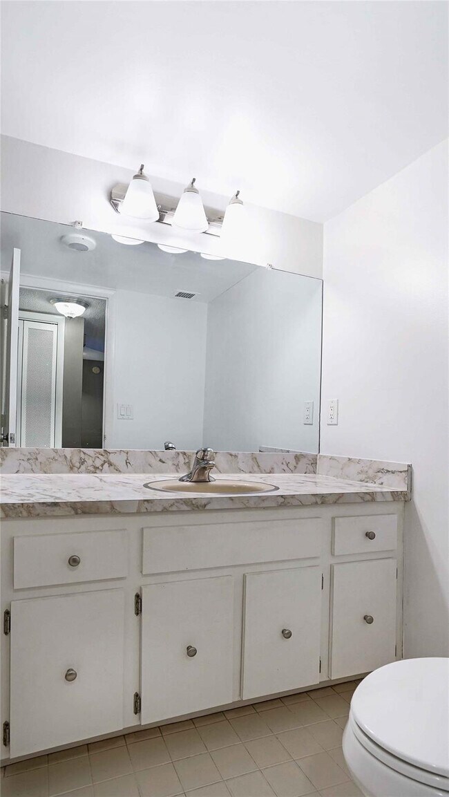 Building Photo - 4020 Galt Ocean Dr