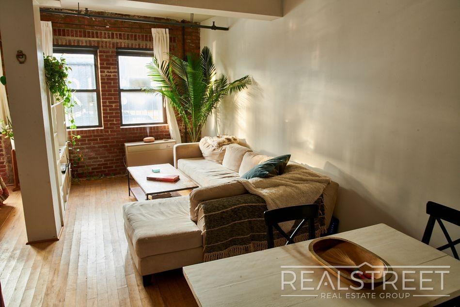 Building Photo - Spacious LOFT in Williamsburg!