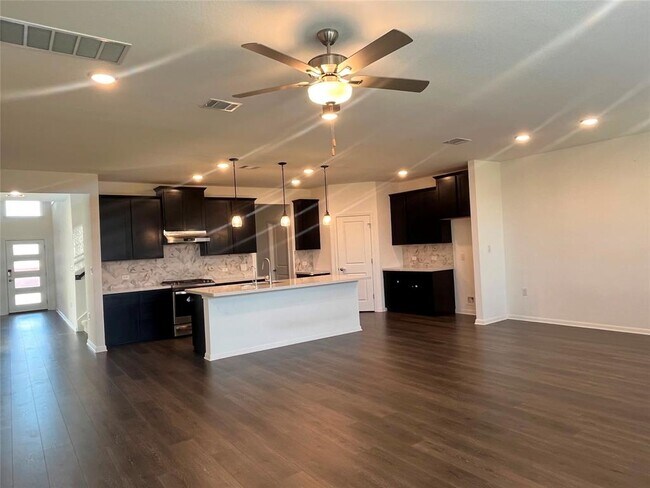 Building Photo - 15220 Holloway Dr