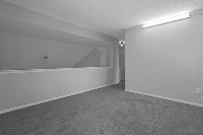 Building Photo - 299 Iris Trail Dr