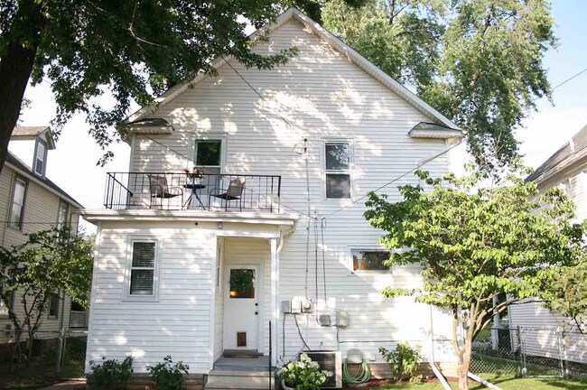 Building Photo - 1009 Crescent Ave