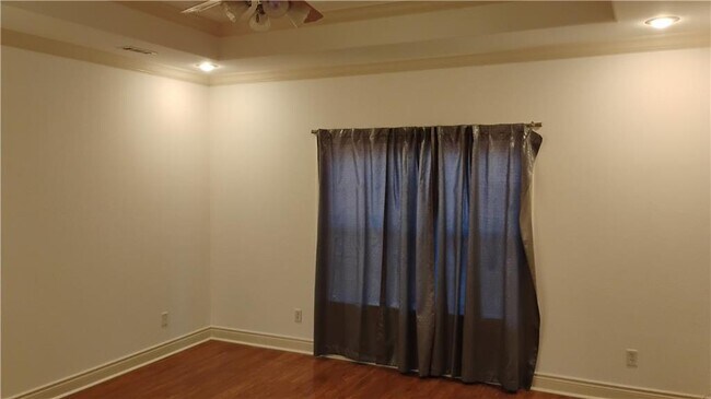 Building Photo - 3909 NE Kensington Ave