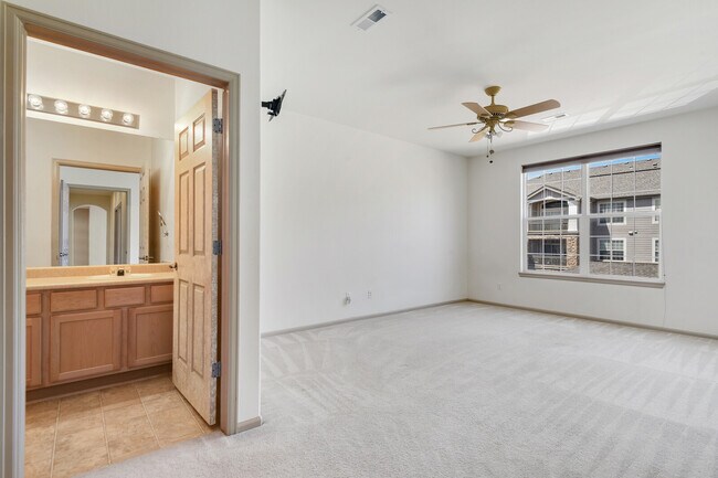 Building Photo - 1574 Olympia Cir