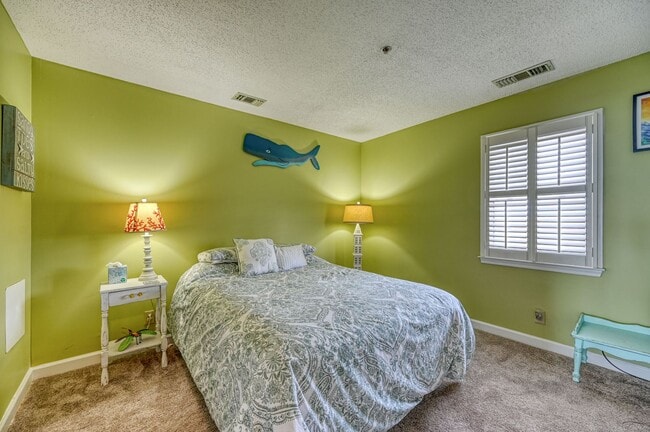 Building Photo - FULLY FURNISHED OFF-SEASON RENTAL AT THE V...