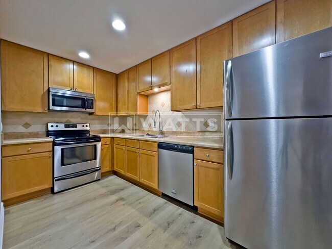 Building Photo - 1202 Woodland Vlg