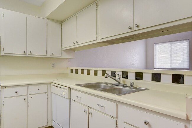 Building Photo - 6750 Del Rey Ave