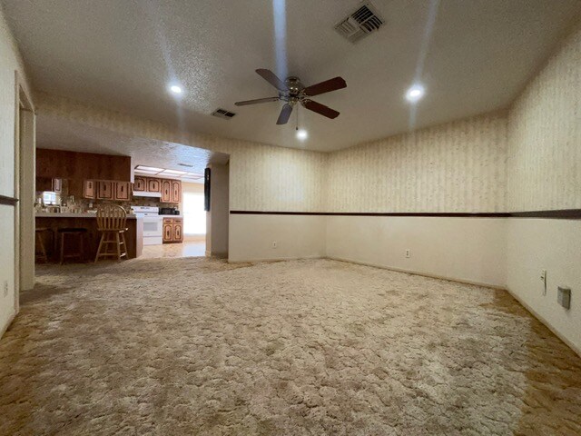 Building Photo - 7632 Lake Forest Cir