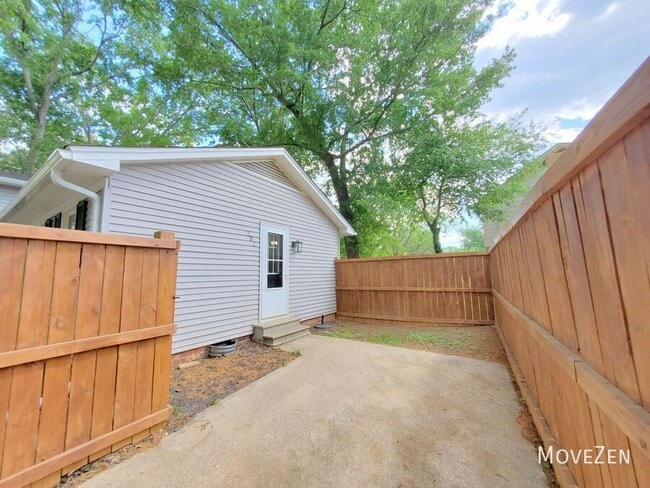 Building Photo - 202 Newgate Dr