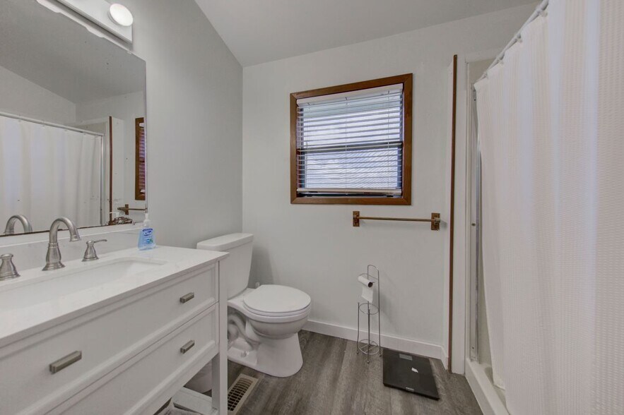 Building Photo - 404 Colorado Dr
