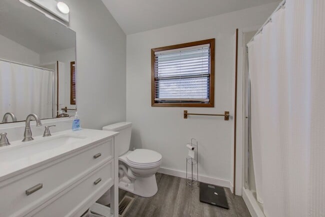 Building Photo - 404 Colorado Dr