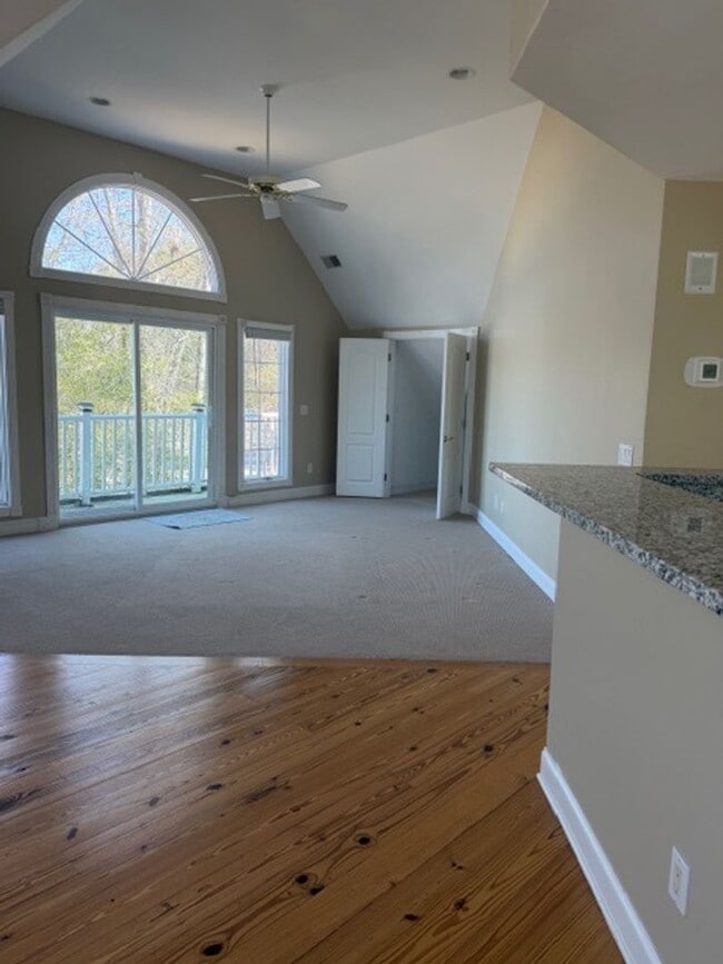 Building Photo - Welcome To Midway Farms NO HOA