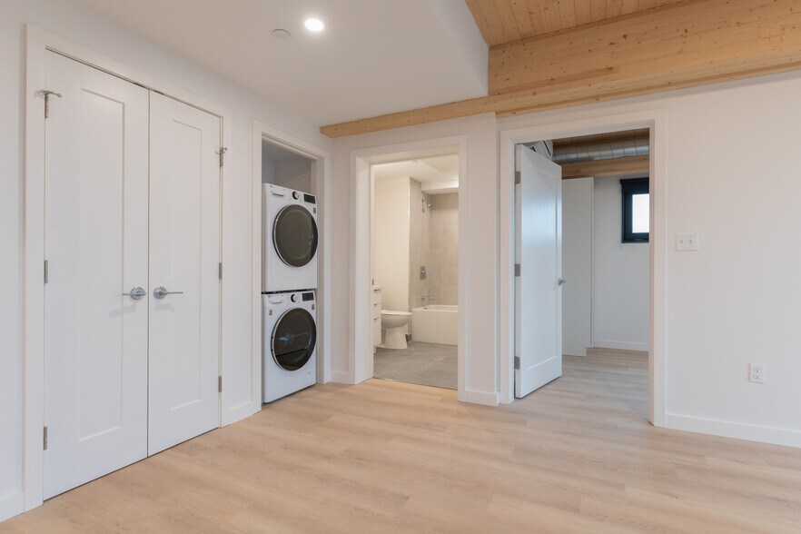 Building Photo - 20 E Lenox St