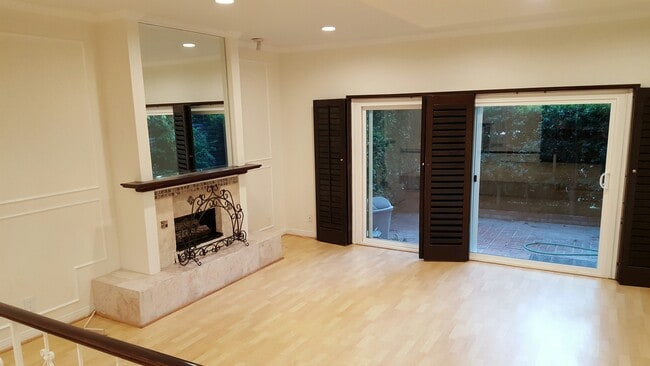 Building Photo - 1830 Kelton Ave