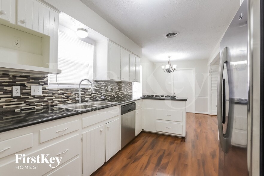 Building Photo - 12115 Hillcroft St