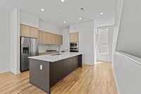 Building Photo - 4210 Delano Pl