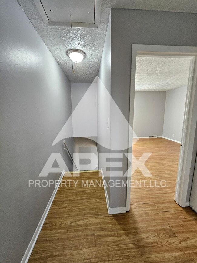 Building Photo - Convenient 2 Bd-1.5 Townhouse in WEST KNOX...