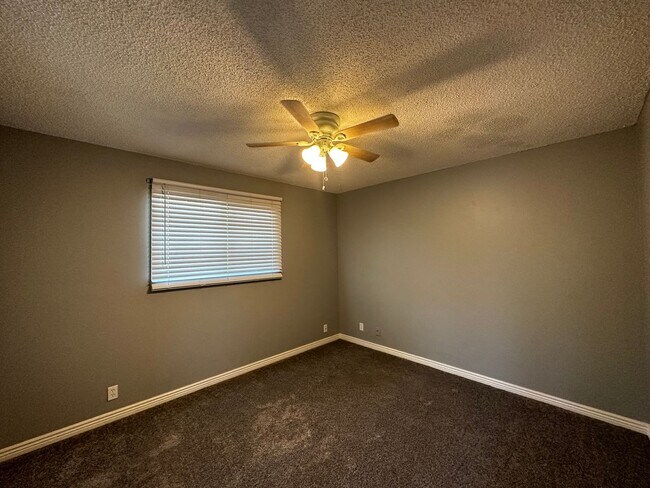 Building Photo - 3 BED ROOM HOME IN MESA WITH NO HOA