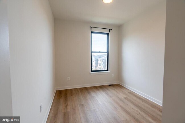 Building Photo - 17133 Hardisty Wy