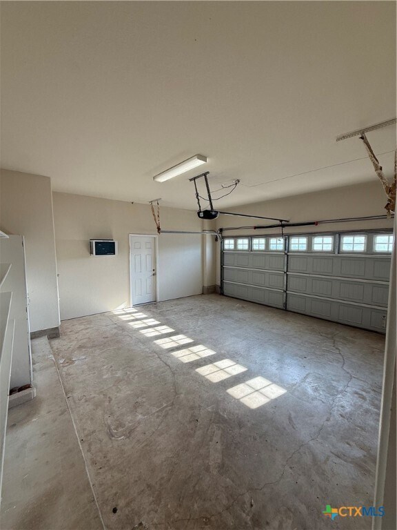 Building Photo - 305 Leather Oak Loop