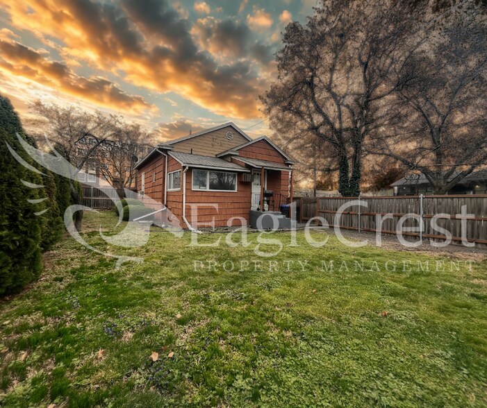 Building Photo - Spacious 3-Bedroom Home with Finished Basement & Fenced Yard