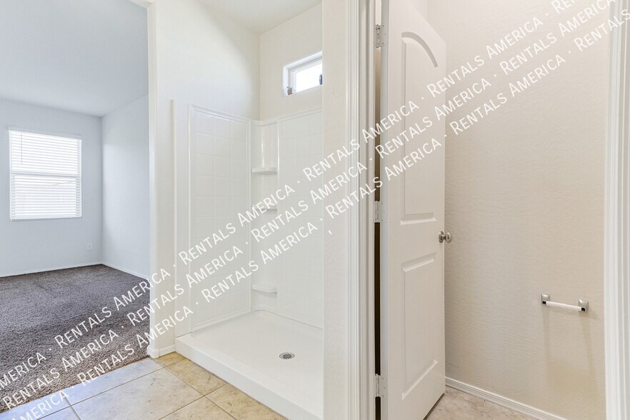 Building Photo - 1243 E Eric Pl