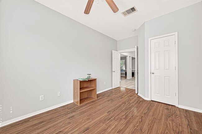 Building Photo - 1903 Amber Trail Ln