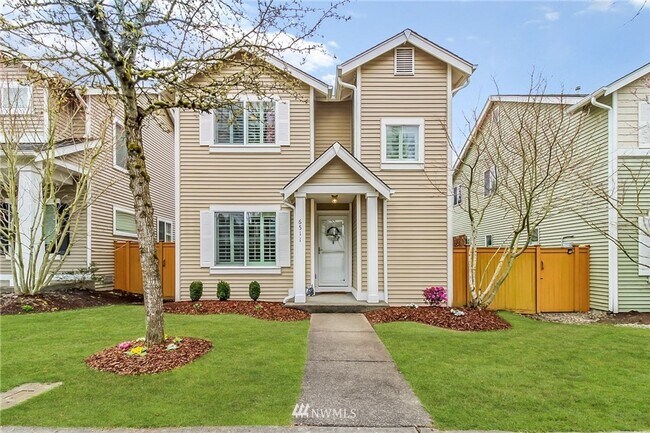 Primary Photo - Beautiful Snoqualmie home available for mo...