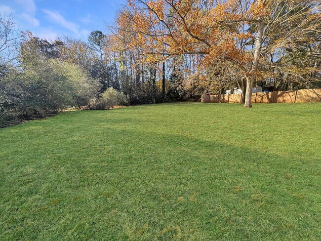 Building Photo - Newly Updated Jefferson Home with Spacious Backyard