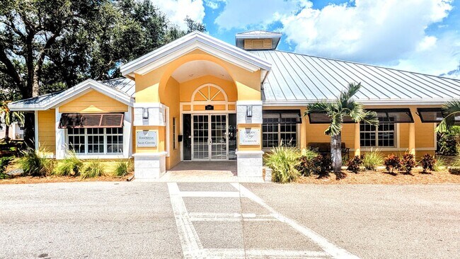 Building Photo - Annual Turnkey 3/3 penthouse on waterfront in Osprey