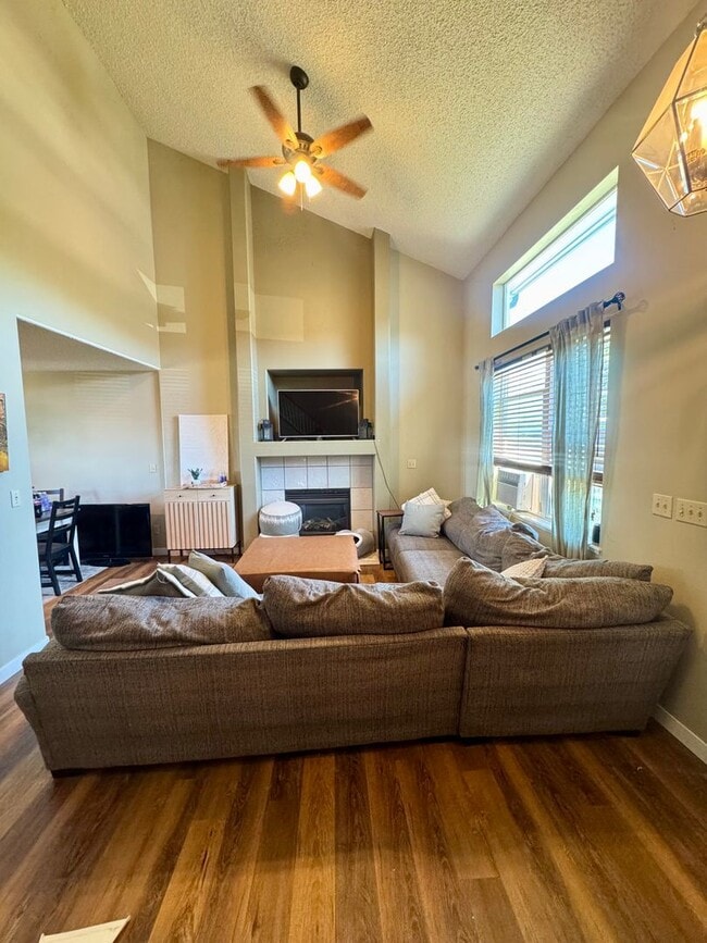 Building Photo - 3 bedroom home in Wagon Trails with commun...