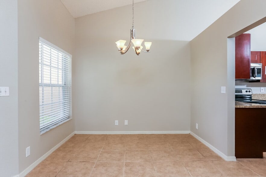 Building Photo - 180 Heatherwood Dr