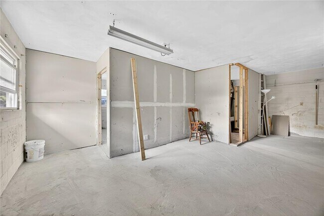 Building Photo - 2502 Vine St