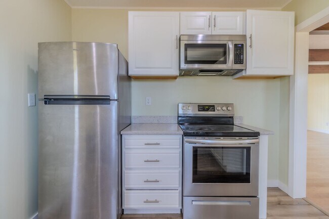 Building Photo - 7825 S Lake Leelanau Dr