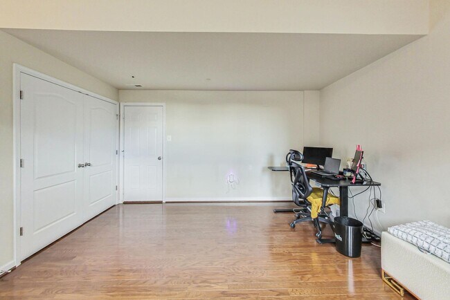 Building Photo - *Coming Soon* 3 bedroom, 2.5 bath Luxury Townhome in Market Square Subdivision!