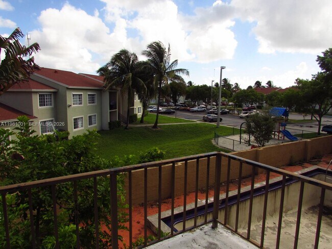 Building Photo - 5100 SW 41st St