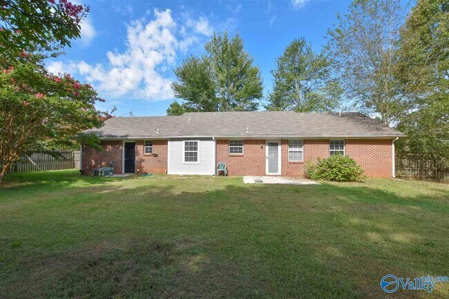 Building Photo - 109 Cove Crest Dr