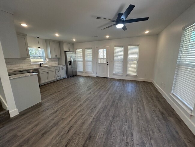 Building Photo - $150 AMAZON GIFT CARD WITH SIGNED LEASE!! - 3B/2B PRE-LEASING FOR AUG 10 MOVE-IN!!
