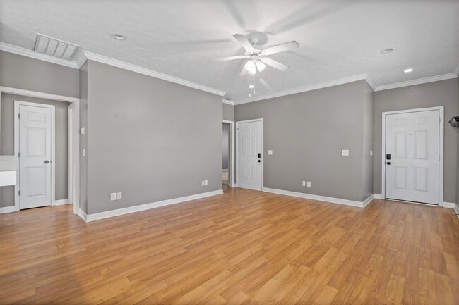 Building Photo - 1623 Wellington St