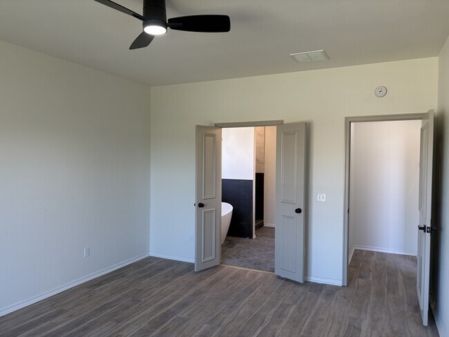 Building Photo - 11601 Hackney Ln