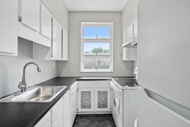 Building Photo - 1619 Chislett St