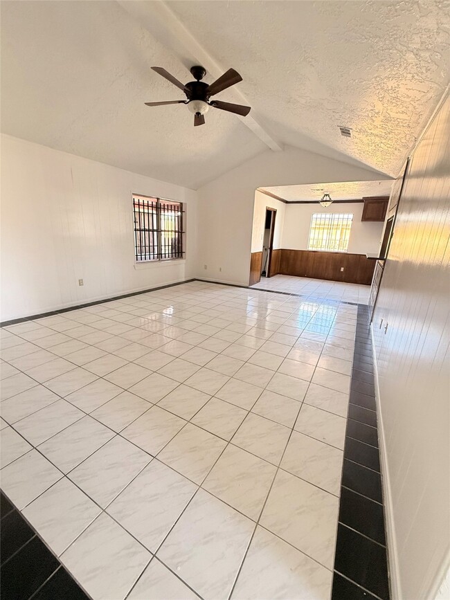 Building Photo - 12335 Huntington Field Dr