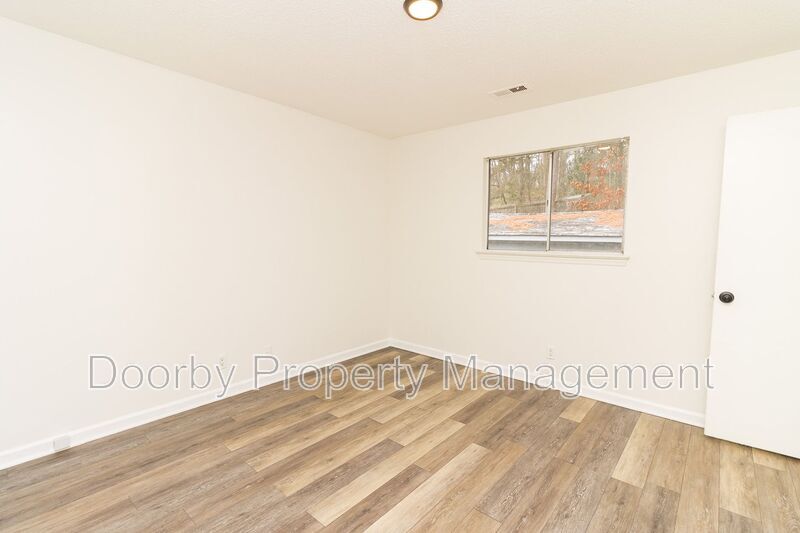 Building Photo - 303 Hillcrest Ave