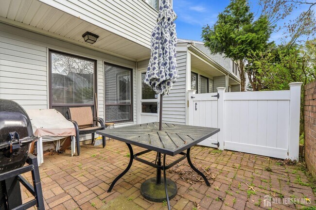 Building Photo - 7 Dennison Dr