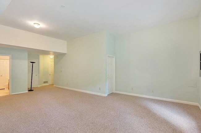 Building Photo - River Run Townhome With Large Finished Basement