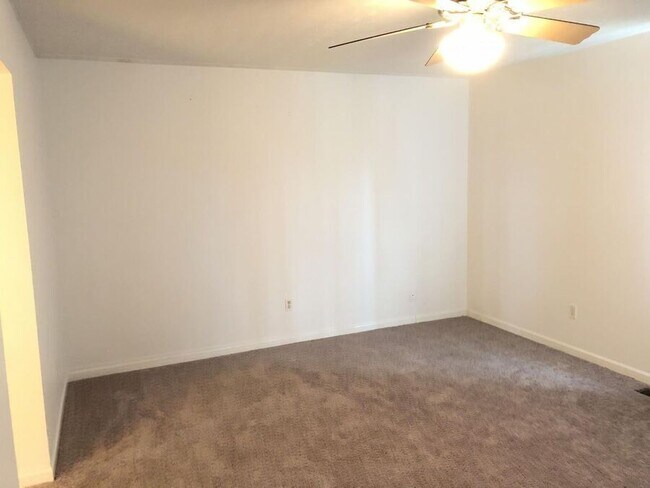 Building Photo - 1673 Prairie Cir