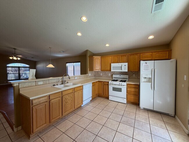 Building Photo - 3 Bedroom Home Near Louisiana Blvd NE & Paseo Del Norte Blvd NE!