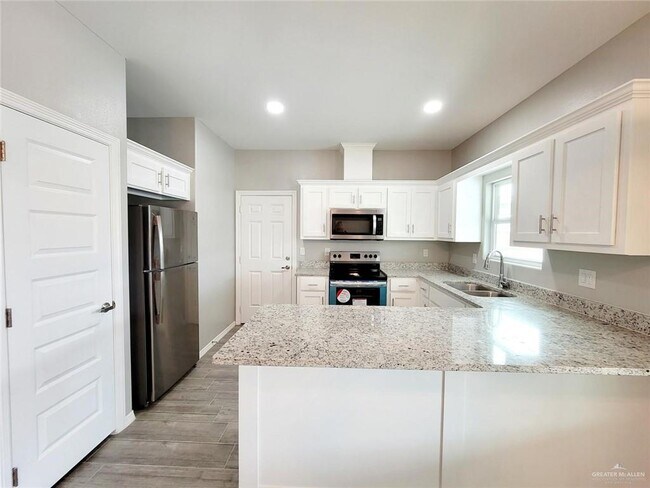 Building Photo - 14 Stauffers St