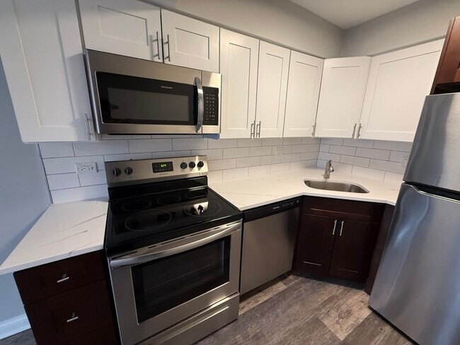 Building Photo - 744 W Gordon Terrace