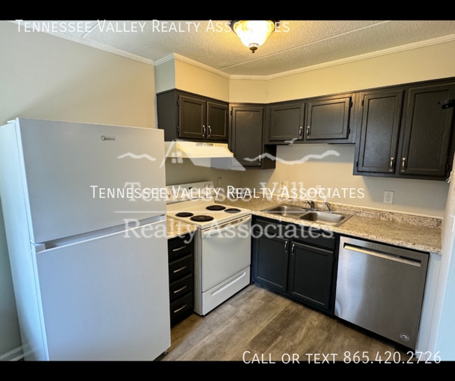 Building Photo - 2718 Painter Ave SW